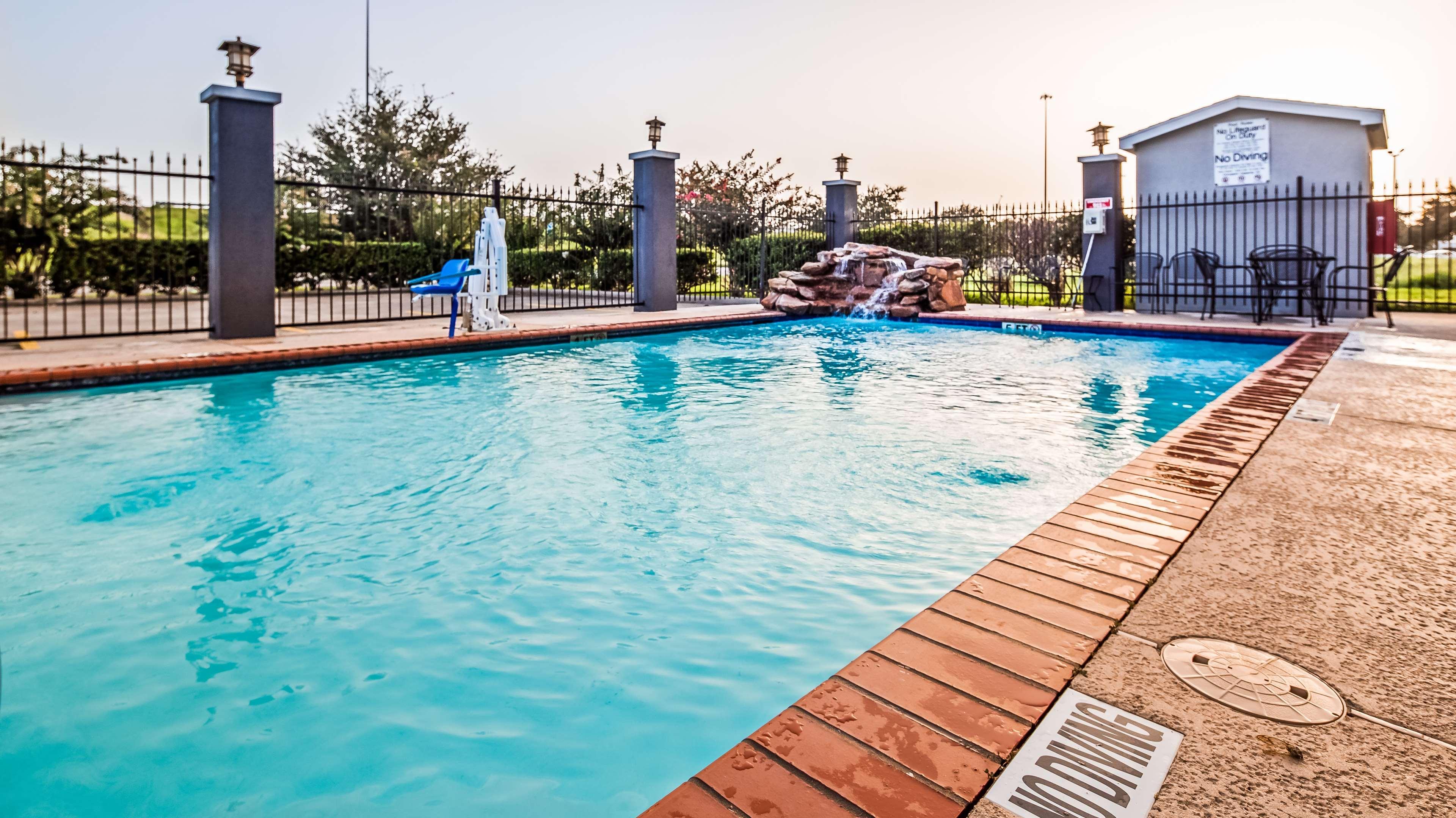 Surestay Plus By Best Western Texas City I-45 Экстерьер фото