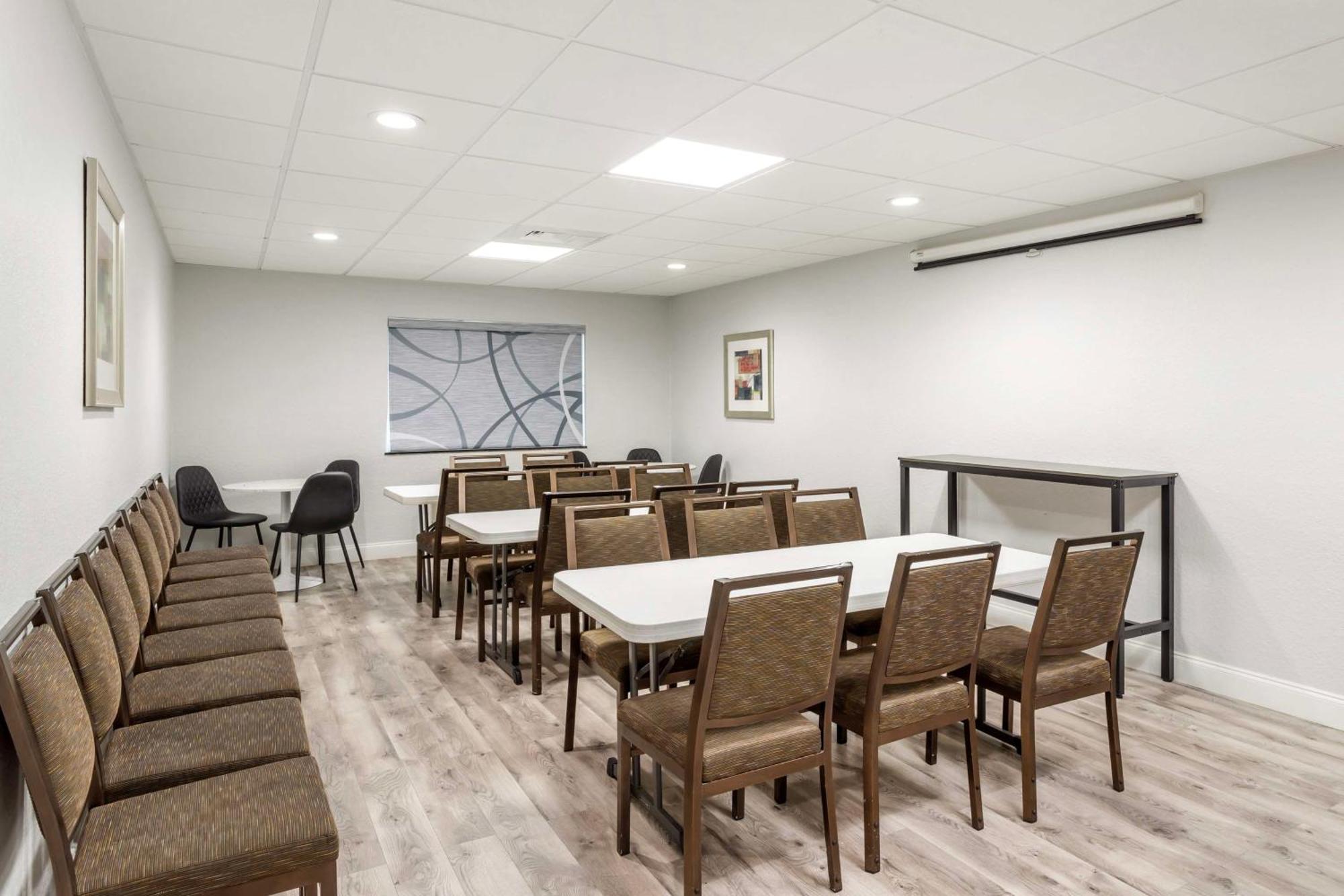 Surestay Plus By Best Western Texas City I-45 Экстерьер фото